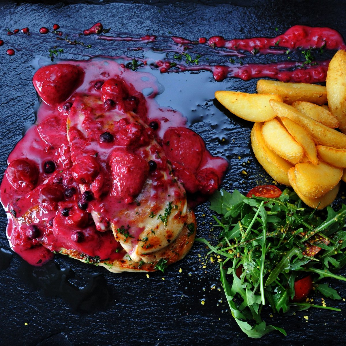 GalaxyCreperie's tweet photo. U kombinovanju voća i mesa već uveliko uživaju i tradicionalni gurmani. Slatko-kiselkasti ukusi šumskog voća, daće osvežavajući ukus piletini i egzotičnu notu vašem obroku.

#galaxycaferestaurant #galaxy #beograd #belgrade #belgradefood #vracar #rankeova https://t.co/rI2uBWYm5l