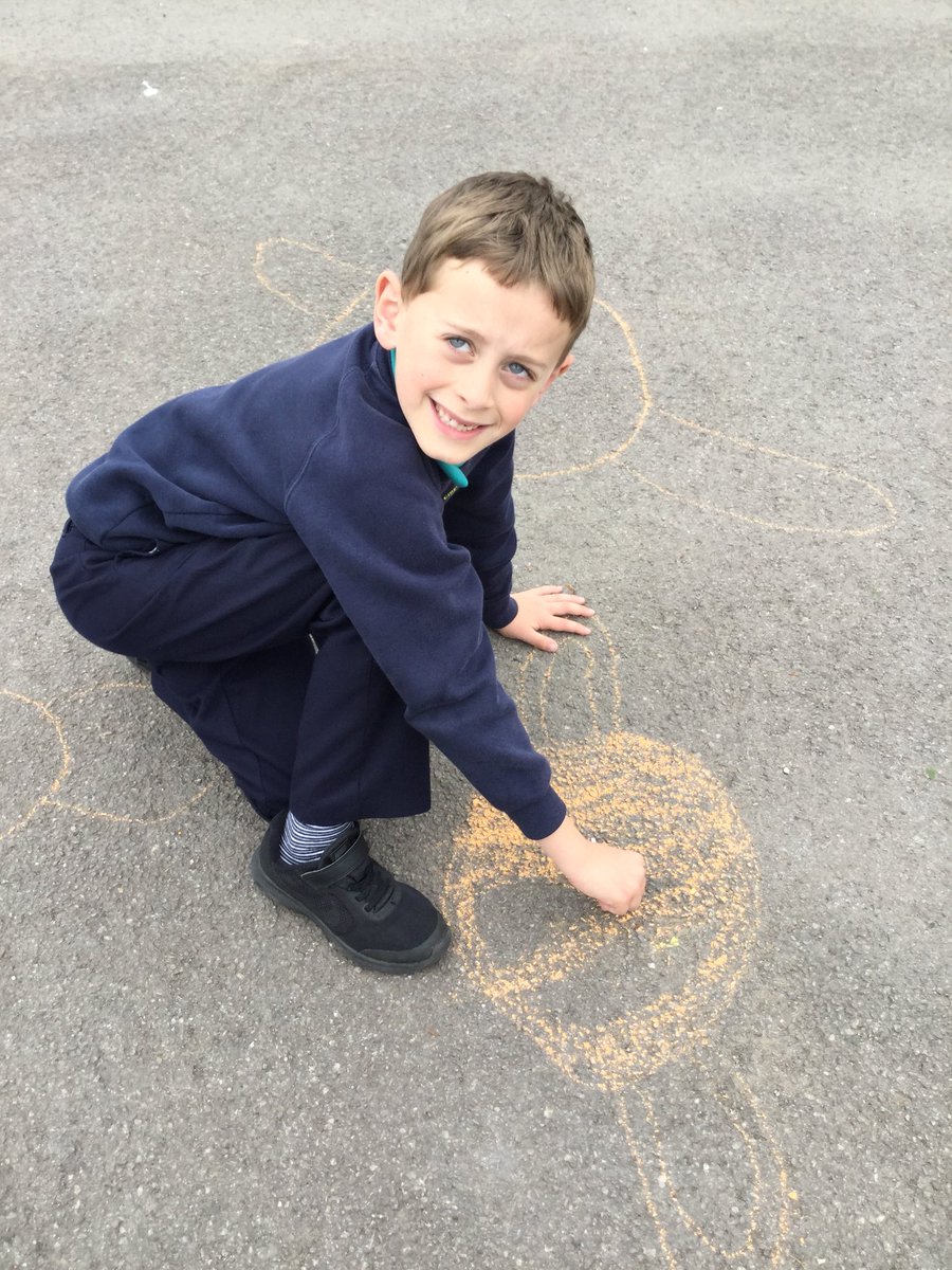 GwenfoCWPrimary's tweet photo. #FoundationPhaseFriday #Space #MayThe4thBeWithYou https://t.co/TTAU03O30z