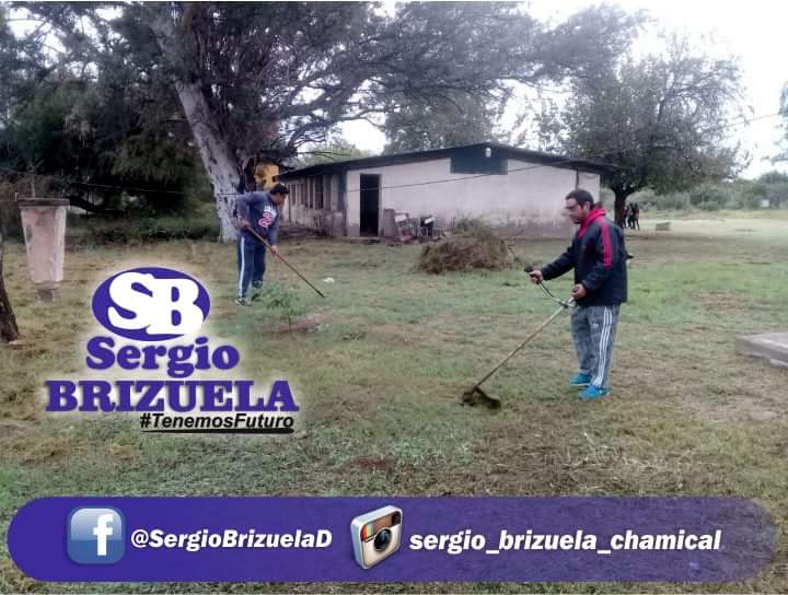 SergBrizuelaok's tweet photo. Continuamos con las tareas de limpieza en las escuelas 151 y CEJAS
#EducarEsCrecer
#TenemosFuturo 
#SB https://t.co/rOe8r1KtWd