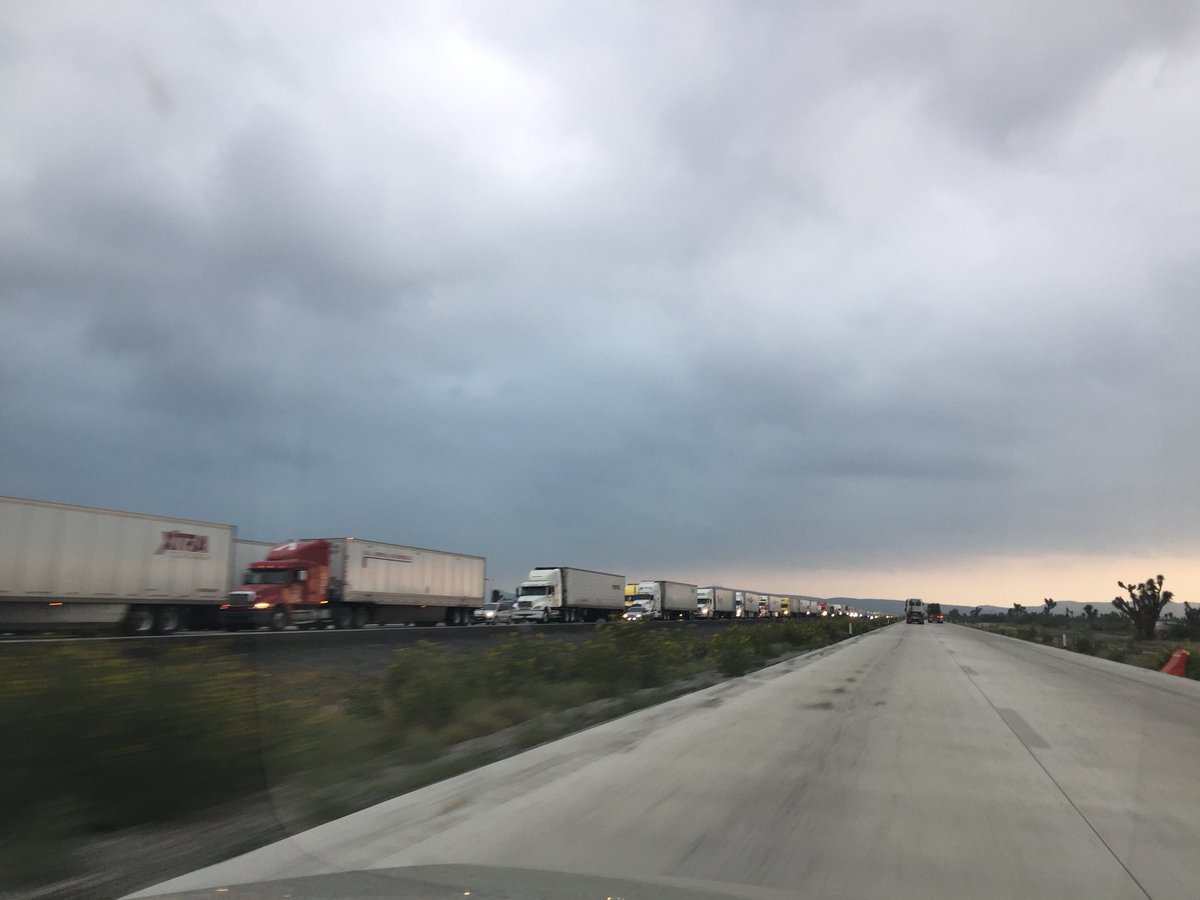 LalelySr's tweet photo. Tráfico de carretera Nuevo Laredo a Monterrey #monterrey #nuevo Laredo https://t.co/YrU5Epr86R