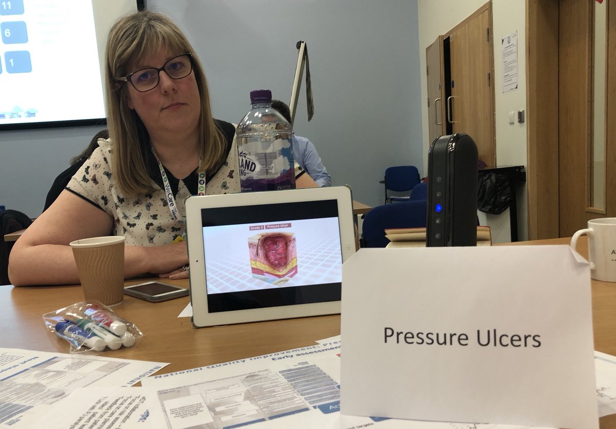 #pressureulcer and #HAPU prevention discussion at the QI marketplace at the @NHSBartsHealth Quality Summit. Sarah the Tissue Viability Nurse talking about #SSKIN and how we can engage with patients to raise awareness. Great talk, thanks Sarah 👍🏻