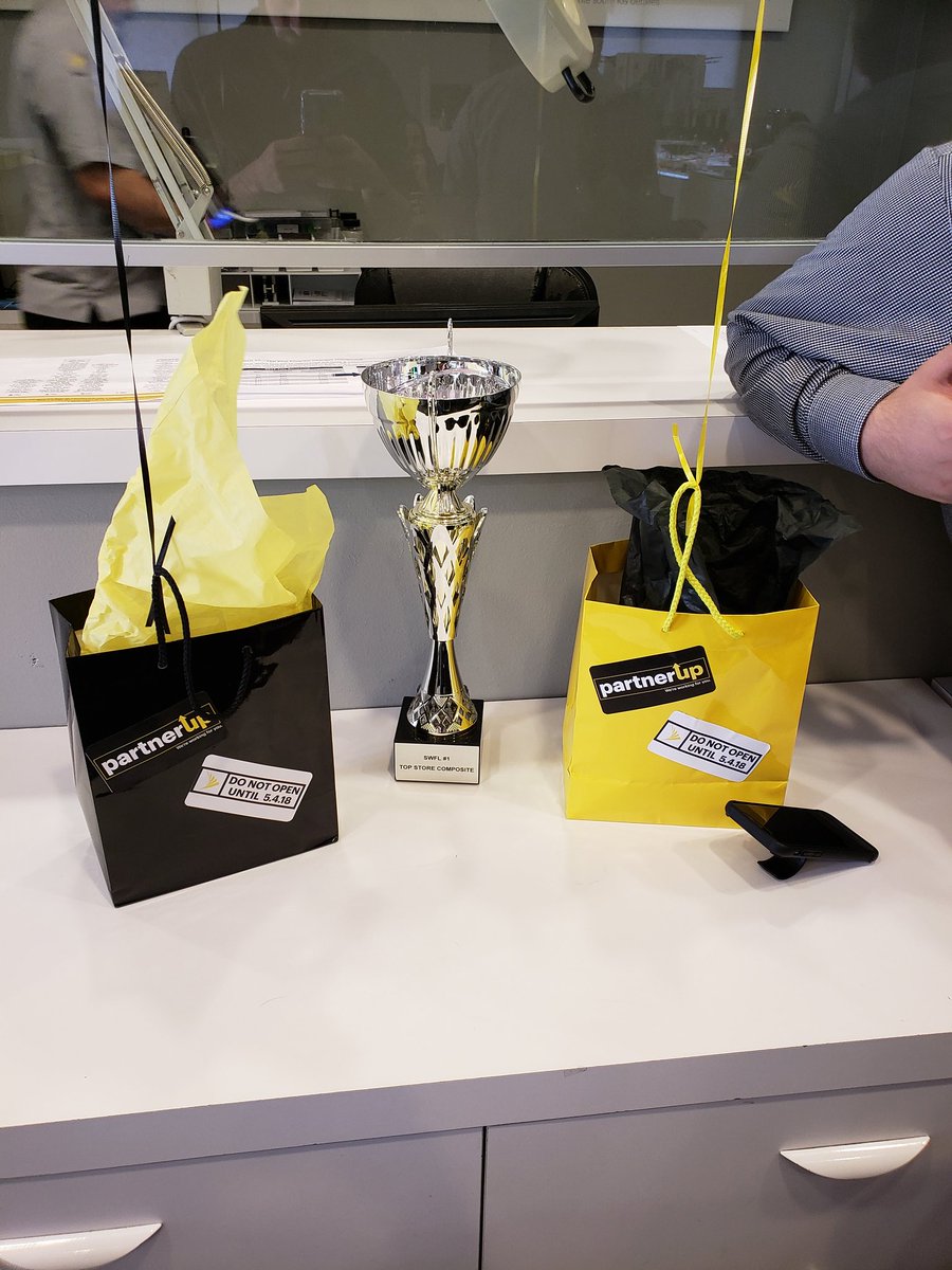 SprintStore399's tweet photo. Today for @sprint in our partnership program we got new uniforms. @SprintStore399 is stoked to get our orders is. #Fasion #for #Sprint https://t.co/mtUG8BnI9x