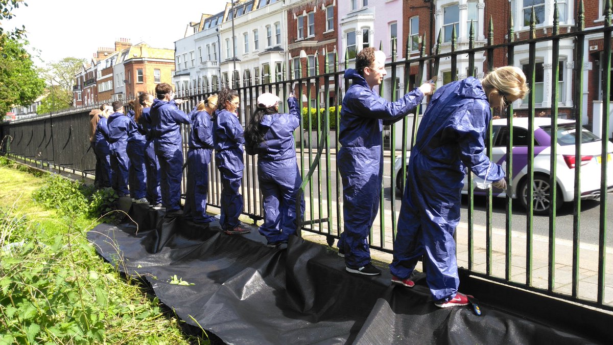WrapUpLondon's tweet photo. A massive thank you from all of us at @WrapUpLondon for the incredible efforts of @EdelmanUK volunteers yesterday. Outstanding dedication in all of the projects for #EdelmanChallengeDay
@idverde_GDT @idverdeUK https://t.co/qSFlpgR4w8