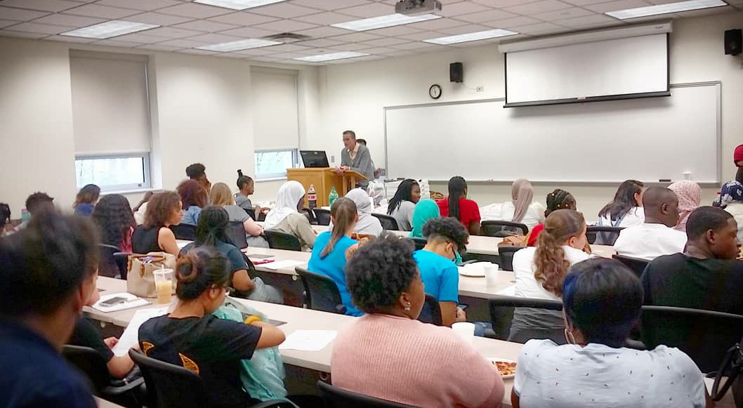 kcvargas22's tweet photo. Full house at last night's mtg about the @NLA_Pittsburgh College in High School program in partnership with @CarlowU, @CCAC and @PghWorkforce. One of many great @CityPGH and @Allegheny_Co Learn &amp; earn experiences Applications are due May 18th! https://t.co/417eRvXnrw
#pghsummer18 https://t.co/ZBhVFiN4Y7