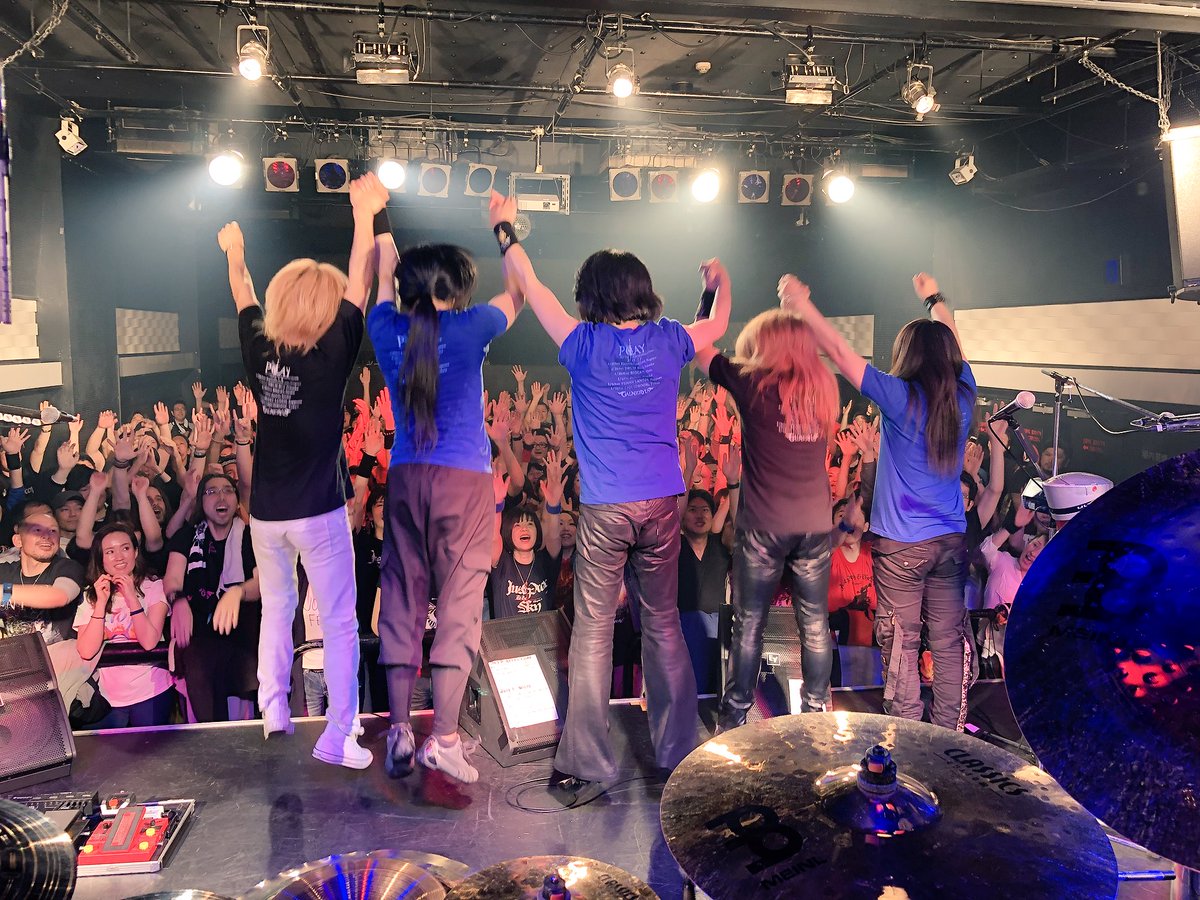 GALNERYUSOFFIC2's tweet photo. GALNERYUS仙台Darwin公演が無事に終了致しました‼️ とても温度が暑く、そして皆様も壮絶なまでに熱いライブでしたね‼️ ご来場頂き誠にありがとうございました‼️ https://t.co/9t2XjFfp5Y