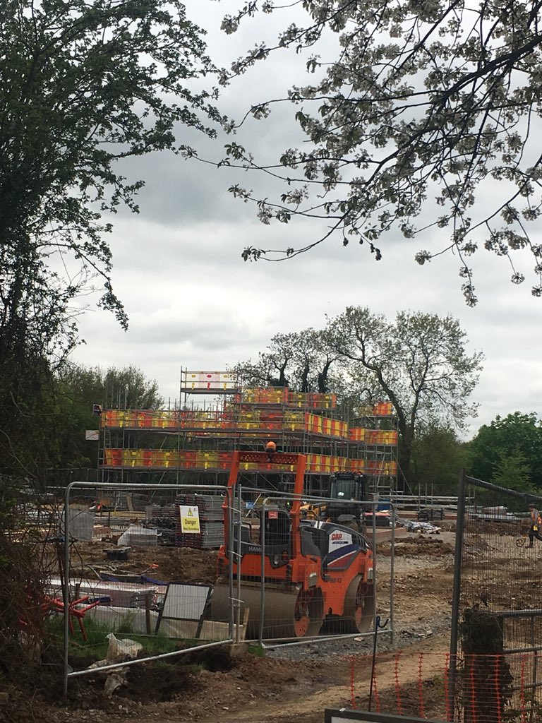 RWillisTrad's tweet photo. It’s always a pleasure taking our Divisional Director for the Midalands and North to our sites @RBarrattTrad     Today he visited our @WestleighHomes site in Huncote that we have just finished plot 2 of 43. Here’s to a sunny Bank holiday 🤞 @TRAD_Scaff https://t.co/FaPJWOAjCQ