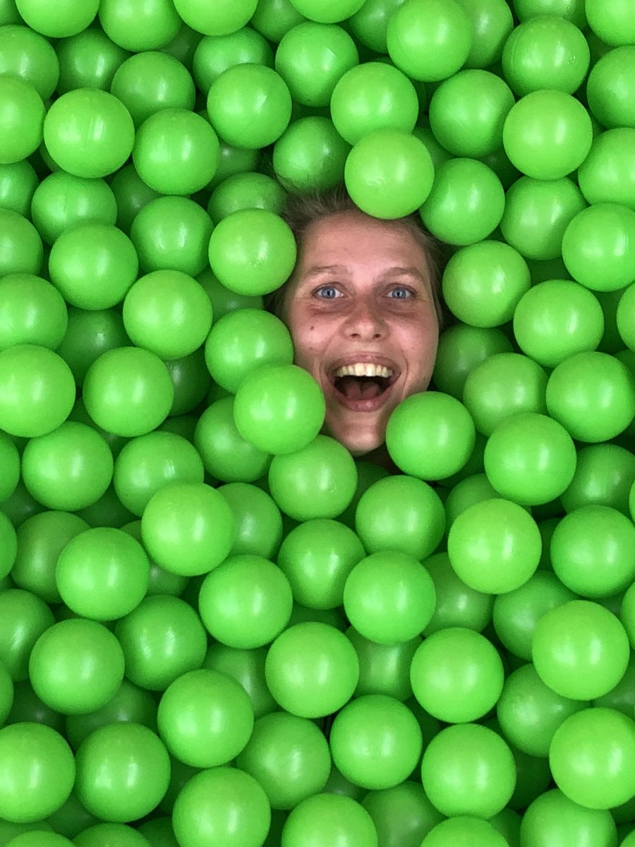 mElle_'s tweet photo. Erbsenqueen auf der #rp18 | Love and credits to @jvolkwei https://t.co/HzixOjZFC6