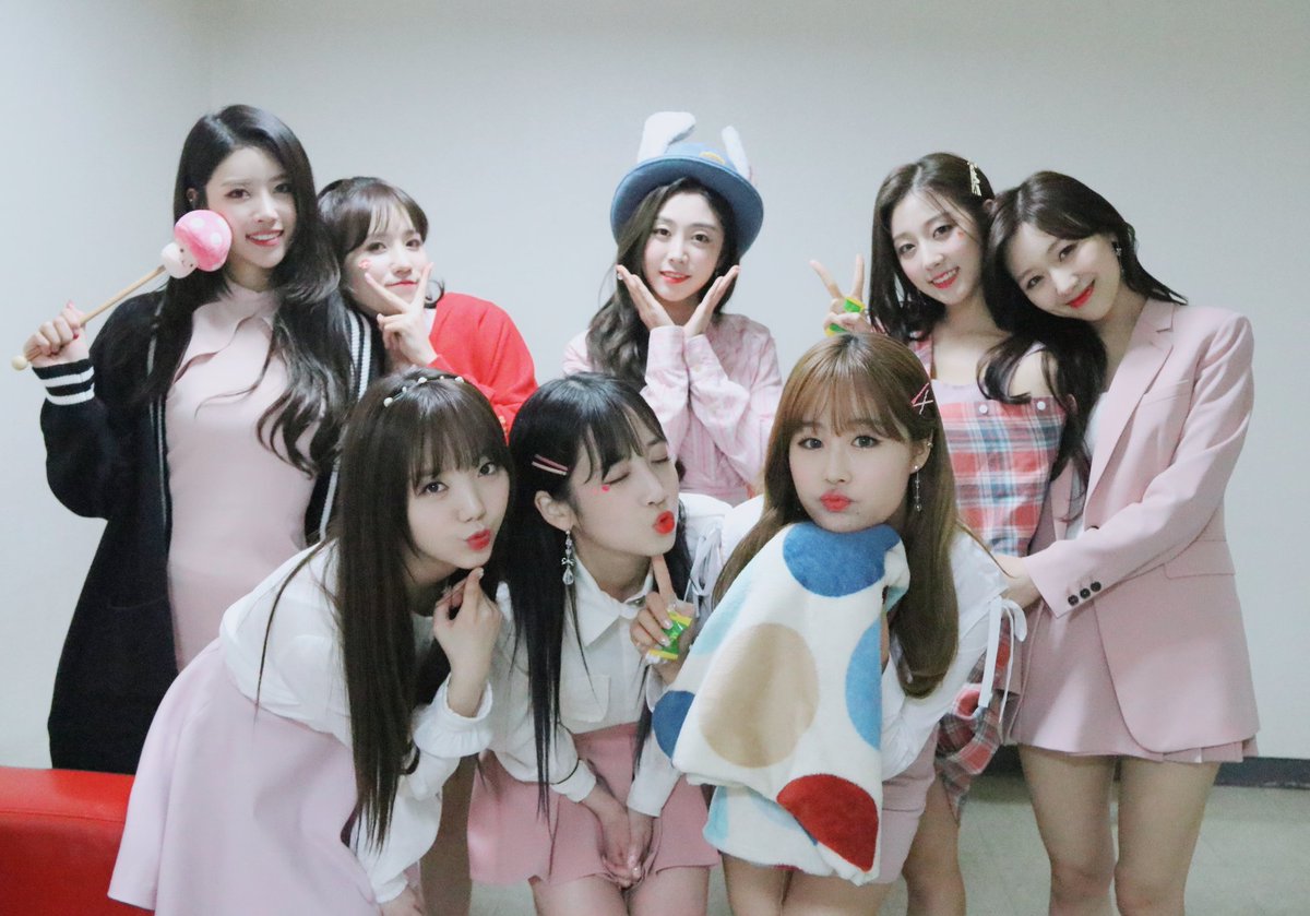 [#Lovelyz] #러블리즈 에게 치유하는 '그날의 너' 활동 둘째주 첫 팬사인회가 끝났습니다👏👏 이번주도 럽둥이들💕로 기운을 얻고 치유💊되는 시간을 보내고 있는데요😆 우리 럽둥이들💕도 #러블리너스 의 많은 사랑과 응원으로 치유되는 한 주를 보내고 있으니 우리 남은 주말도 함께 달려보아요👍