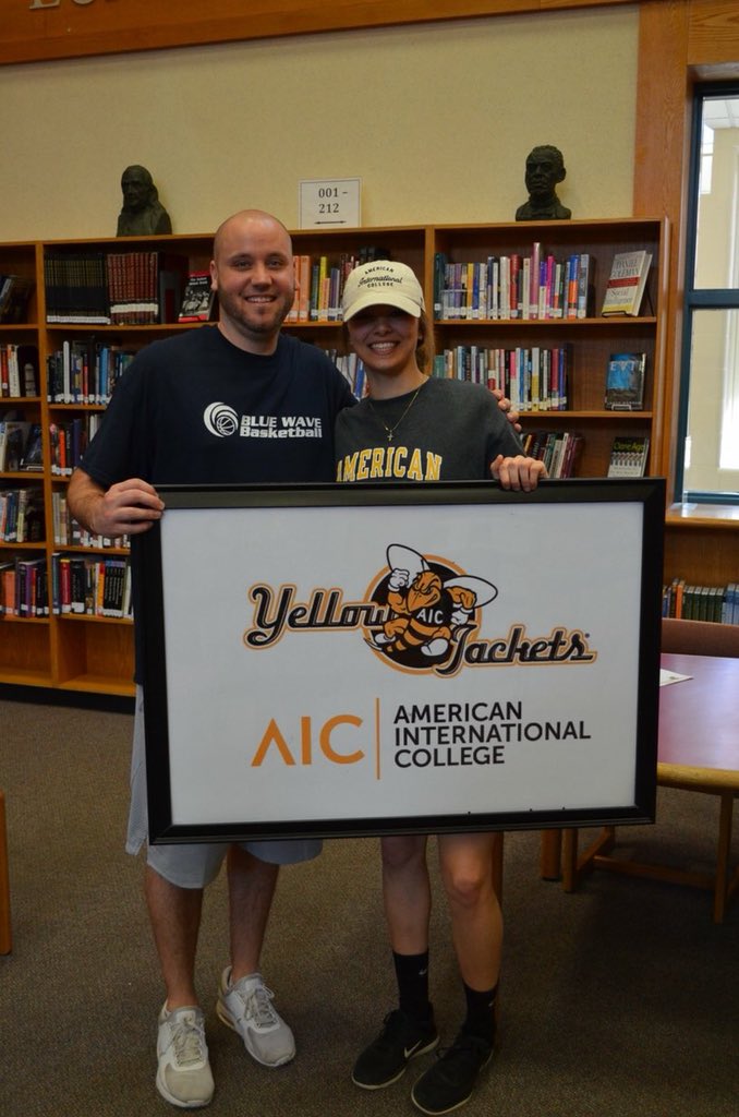 BlueWaveBBall's tweet photo. Couldn’t be more proud or happy for Blue Wave and Brunswick High standout Sabrina Armstrong! She never settled and worked her butt off to play at this level. #OfficialSigning #AIC @snarmstrong14 @AICWBB @MBRmaine @NEGRecruiting @COACH_RAM https://t.co/Xs4kbxPvBW