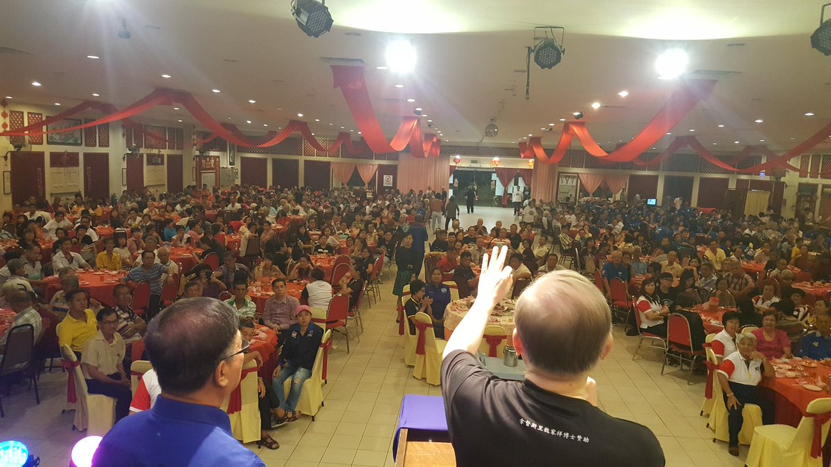 SoonDanny's tweet photo. Jamuan Perpaduan MCA DUN Paloh. @HishammuddinH2O @onnhafiz @khalednordin @weekasiongmp https://t.co/021hTjwHCN