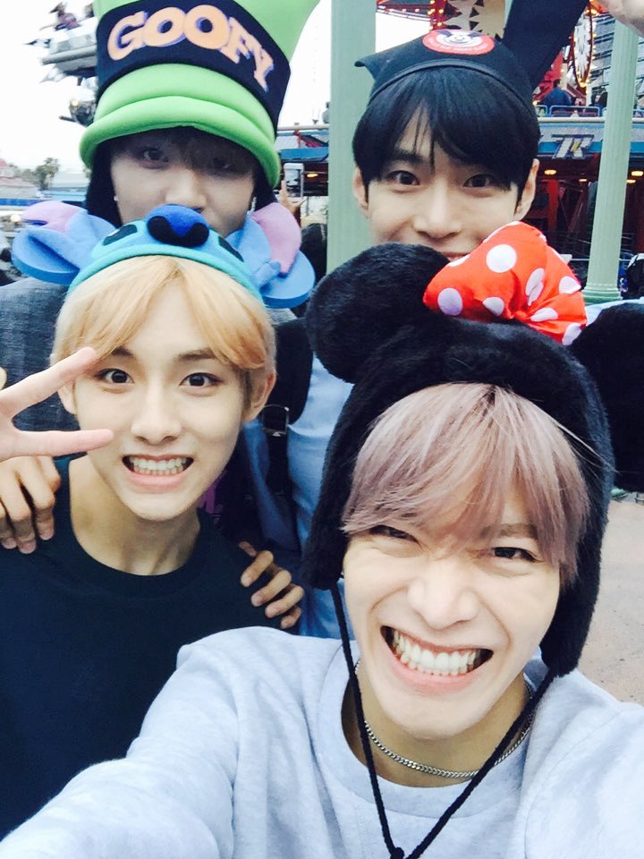 NCTsmtown_127's tweet photo. 🤡🎢🎠

#NCT127 #LA https://t.co/Fqv2cdDWv7