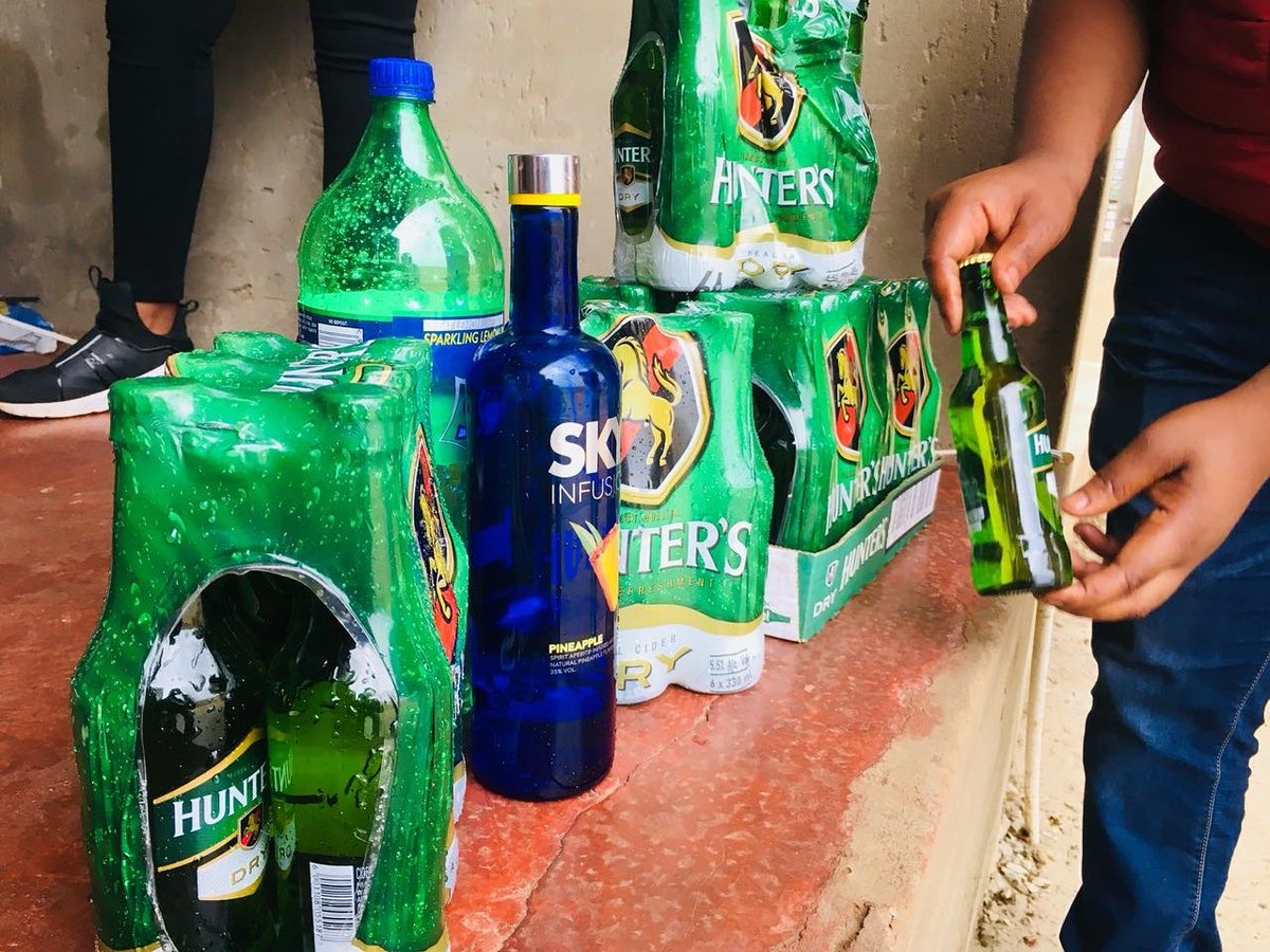 MrTheDock's tweet photo. Getting Ready For #LifestyleLevelsHangout & @hunterscider got us Refreshed Like Nothing On Earthπ
#SALeadingCider
#StayRefreshed
#LifestyleLevelsHangout
#N_Cool_U
#RunWayMedia https://t.co/AdNf188Xb8