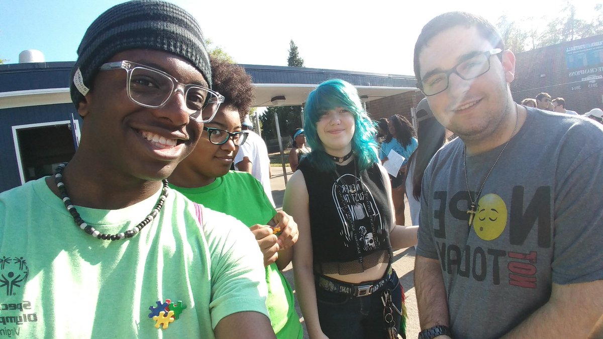 BirdSpectrum's tweet photo. Volunteering @ #SpecialOlympics today! ❤️
#GSA #LGBTQ #OneCCPS @lcbirdprincipal https://t.co/ue4EVzGhaO