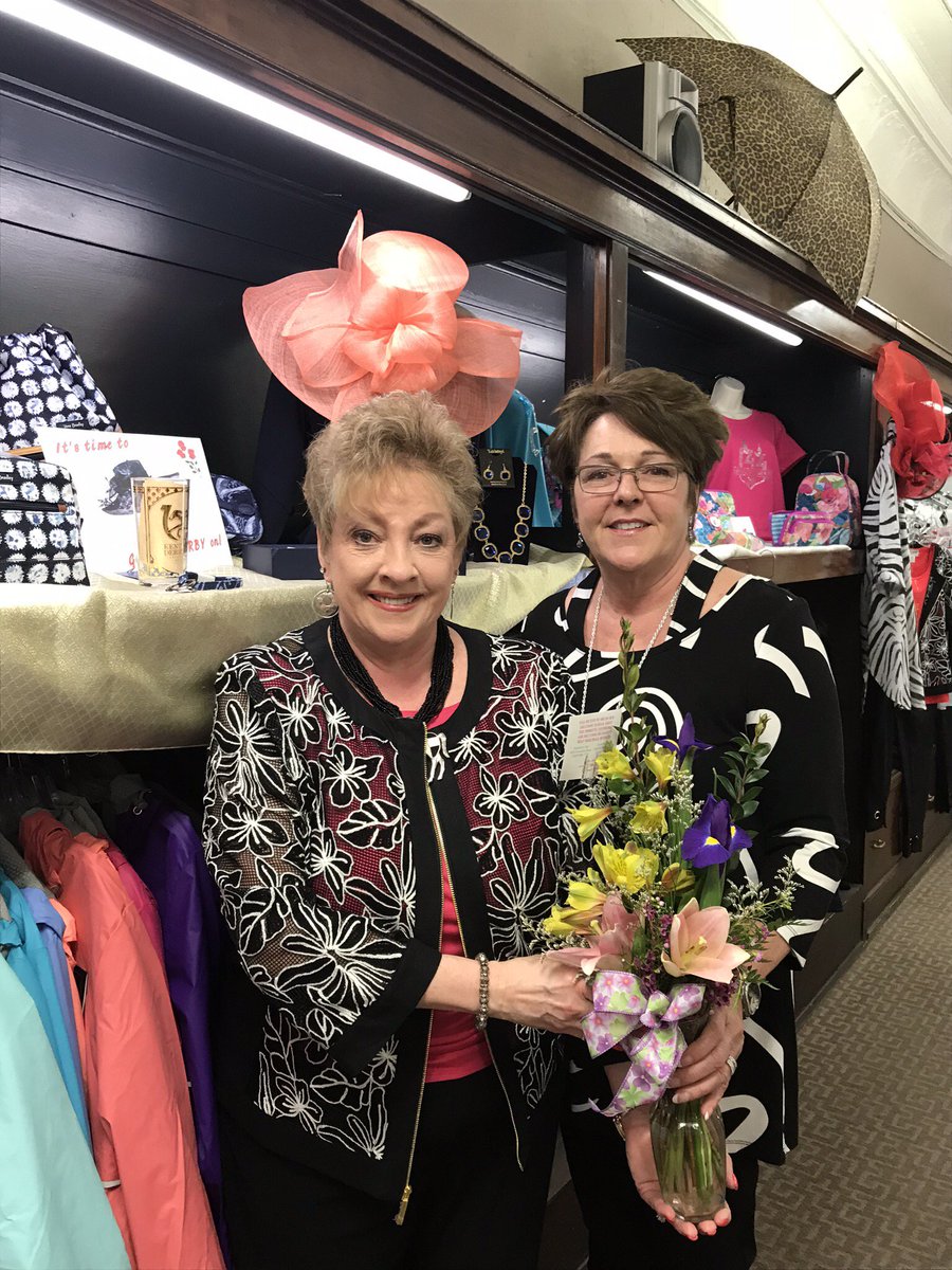 1776Bank's tweet photo. We're celebrating National Small Business Week in Franklin County so show some #LocalLove by shopping local FIRST! #1776revolution #SmallBizWeek2018 #SmallBusinessWeek #FrankfortKY https://t.co/xwNNzKdI1u