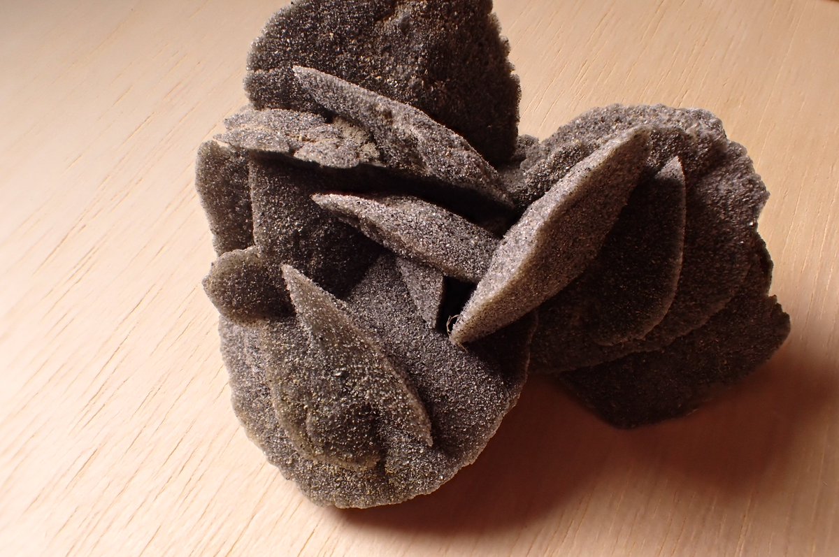 じゃが ペルーの砂漠の薔薇 黒薔薇というか 厨二が疼く感じの具合 砂漠の薔薇 コレクション 産地が違うと色がかなり変わるので面白いと思う サハラ砂漠 中国 メキシコ アメリカ ペルー産 鉱物 じゃが ペルーの砂漠の薔薇 黒薔薇というか 厨二が疼く感じの具合 砂漠の薔薇 コレクション 産地が違うと色がかなり変わるので面白いと思う サハラ砂漠 中国 メキシコ アメリカ ペルー産 鉱物