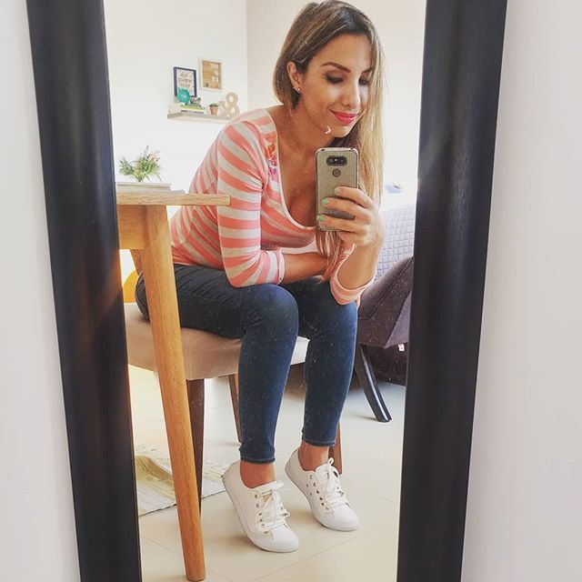 Leslieterapia's tweet photo. Y entonces cenicienta decidió cambiar las zapatillas de cristal por unos tenis... Así va el verdadero cuento.
#cinderella #cenicienta #verdaderocuento #cuento #finalfeliz #asieslavida #adaptate #vida #vidaligera #terapiasholisticas #terapia #historias #p… https://t.co/qms1qY5QjO https://t.co/amuQNdlAjR