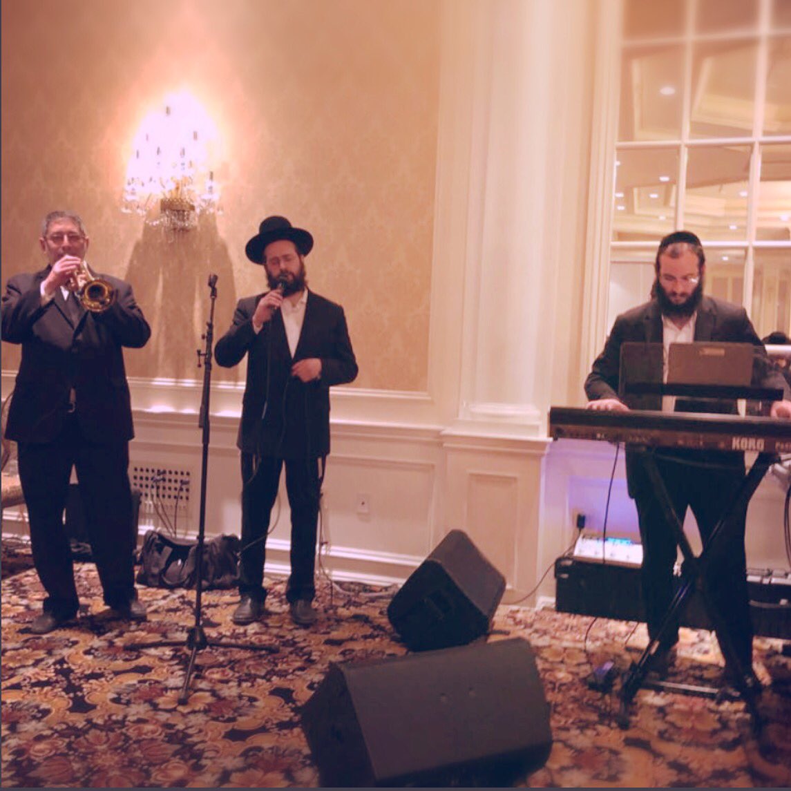 AsherOrdentlich's tweet photo. Great wedding last night in @neemas_hachaim with singer #MotyWeiss and #LennyFriedman on trumpet https://t.co/7Y1PkfIQgv
