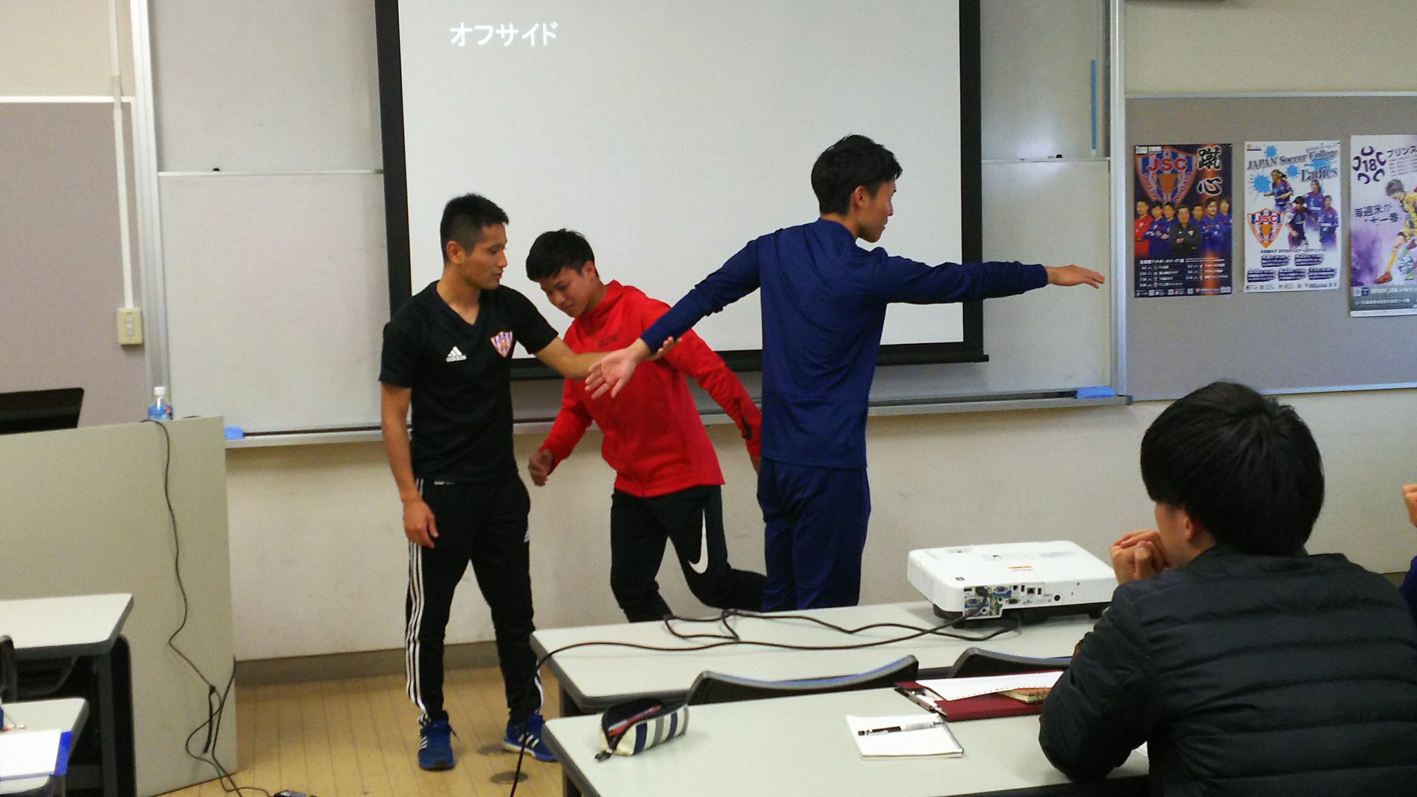 Japanサッカーカレッジ Jsc 合同授業 Jリーグで活躍する1級審判員の上原先生より リーグ戦の合間でルール講習会 サッカーを学ぶ は本質の理解 マネージャー サッカーコーチ サッカービジネス サッカー業界へ就職 トレーナー サッカー