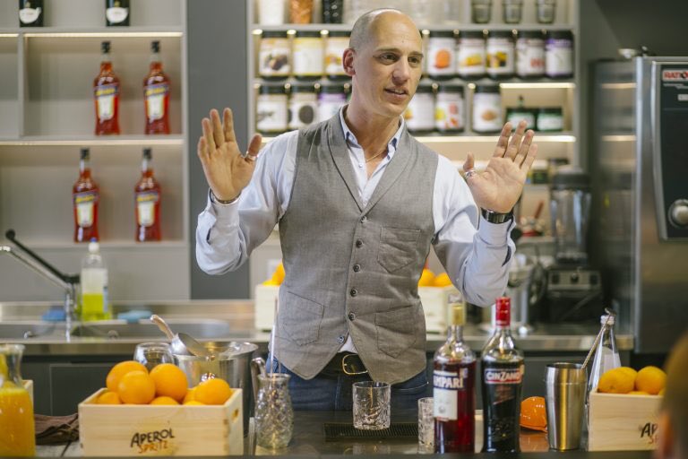 Bartendinglv's tweet photo. Campari vēstnieka Loris Contro vizīte Latvijā- https://t.co/OSVMSQ4WNb https://t.co/NRDKdTildZ