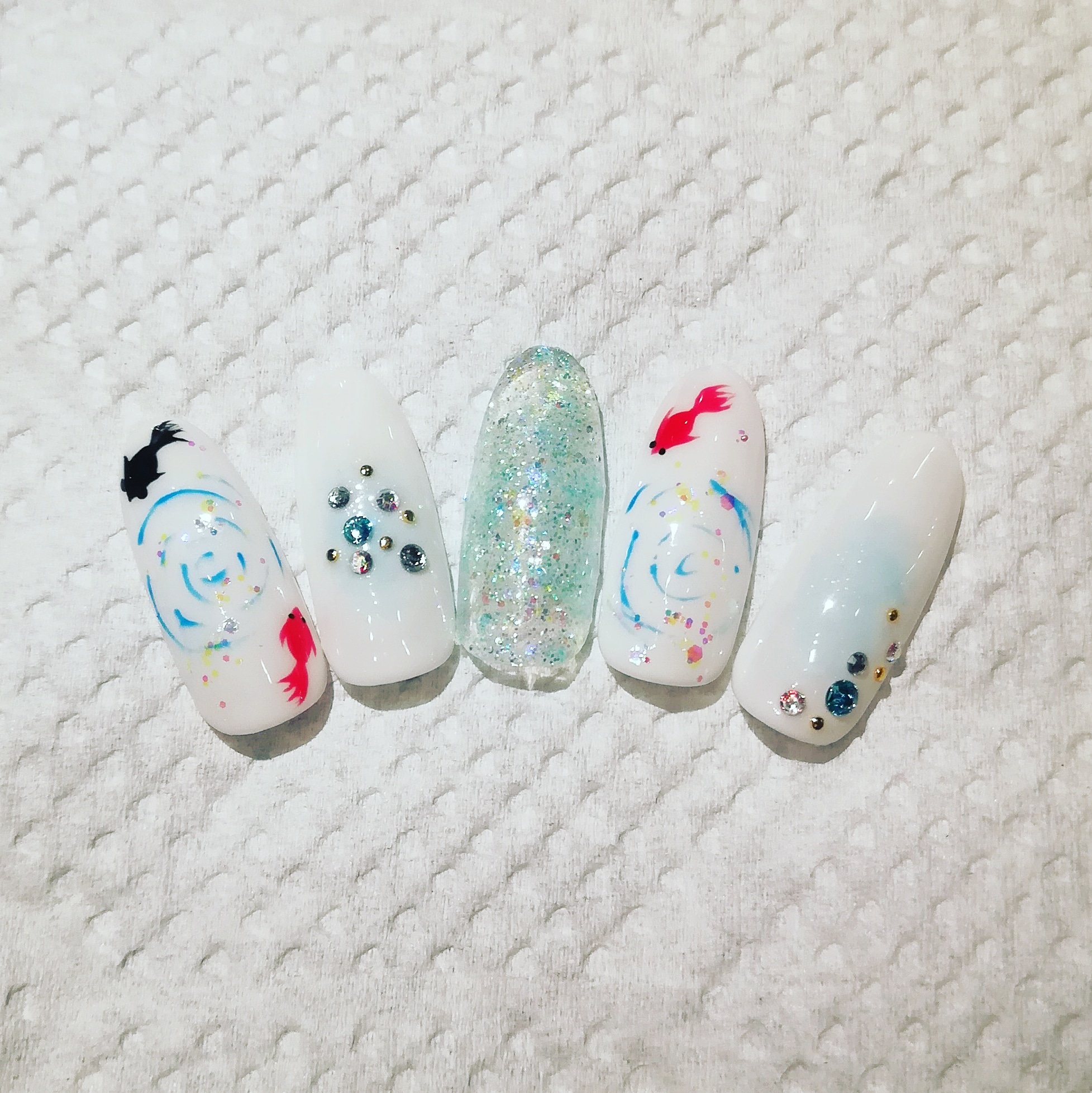 Twitter এ Erie S Nerd Nails 金魚ネイル こういうの好きだわー ｪ 結局季節関係なく可愛い系選んじゃうんだなwww E E E ネイル ネイルアート 手描きアート 手描きネイル 手描き アート ジェルネイル 金魚 夏ネイル モチーフネイル Naill