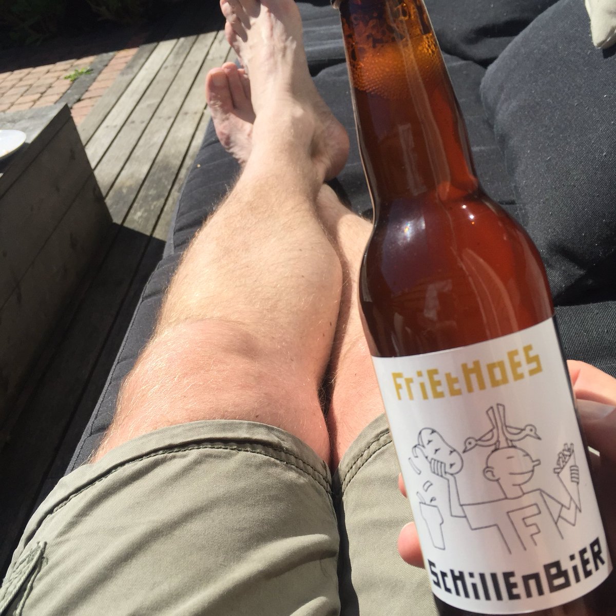 RaymondBoth's tweet photo. Zeau! Weekend! Tijd voor lekker fris #Friethoes #schillenbier https://t.co/61elriyuxb