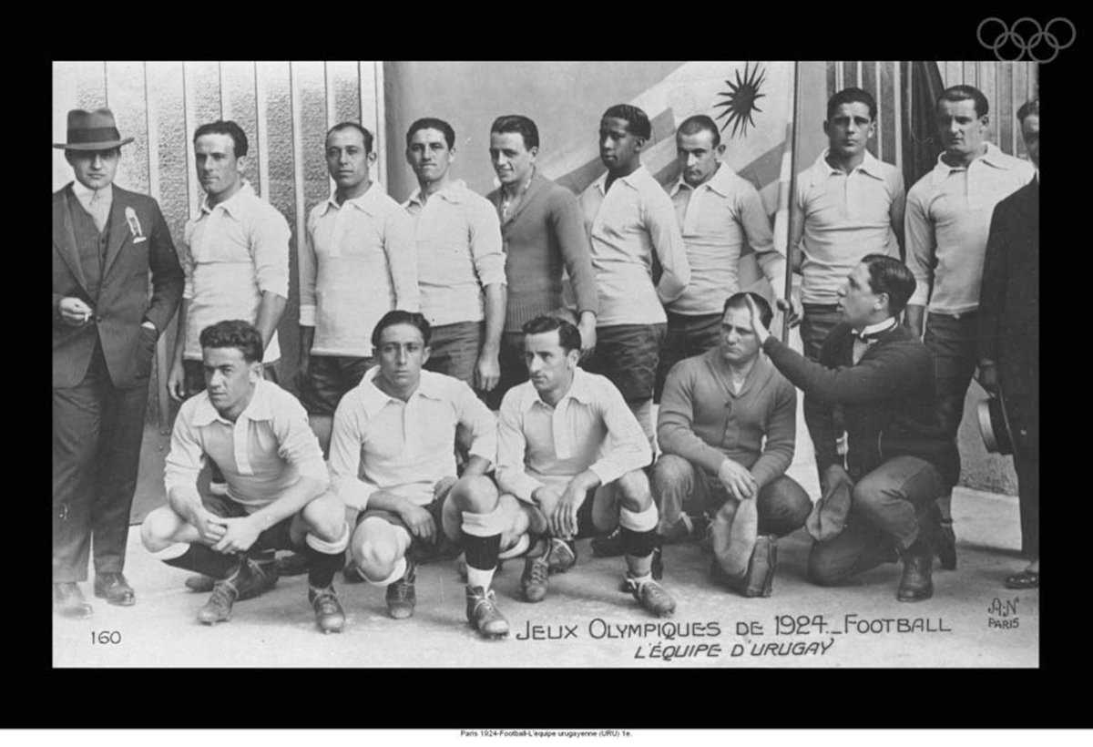 Today marks the Opening Ceremony of Paris 1924. Pictured here, men’s football team of Uruguay. Uruguay won a total of ten medals at the Olympics, with two gold medals in football. @AUFOficial @Uruguay @FIFAcom ⚽#Paris1924