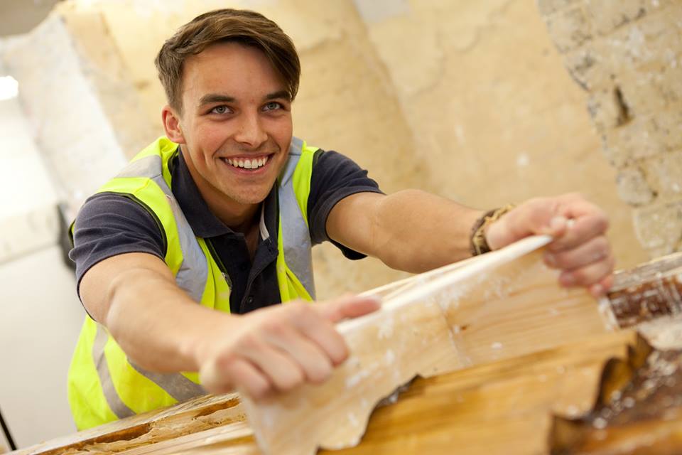 Looking for an #apprenticeship? Take a look at our current vacancies here: bit.ly/2txNYCx  #NEFollowers #NorthEast #Redcar #Teeside