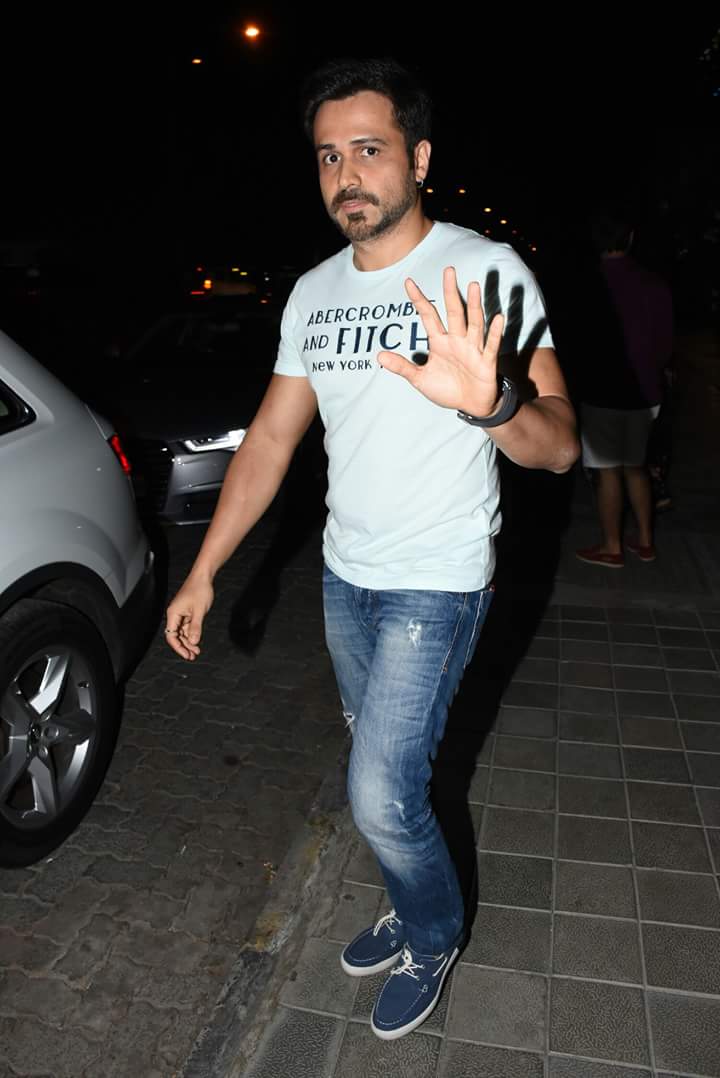OptionKing420's tweet photo. New Pics Of @emraanhashmi Snapped With Wife @parveenshahani At Bandra Kurla Complex https://t.co/gILQFqyWfa
