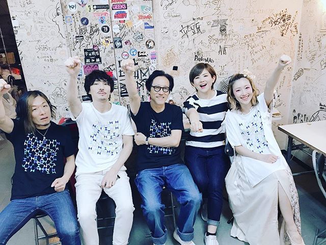 Mar_Miyamoto's tweet image. moumoon「FULLMOON LIVE TOUR 2018 ～Flyways～」埼玉公演終了〜
しょーこからのバトンを落とさず無事に受け取れました。
#moumoon #flyways #tour #どんとこ〜い #ちくわ #ベース #お疲れ様でした ift.tt/2we2ft3
