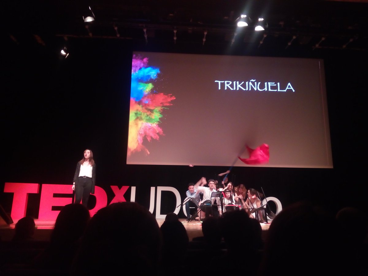 TEDxUDeusto's tweet photo. Ohh happy day... 🎭 El grupo de teatro Trikiñuela nos ha regalado una actuación fantástica! Muchas gracias chicos! #TEDxUDeusto https://t.co/9n97hwFnJ0