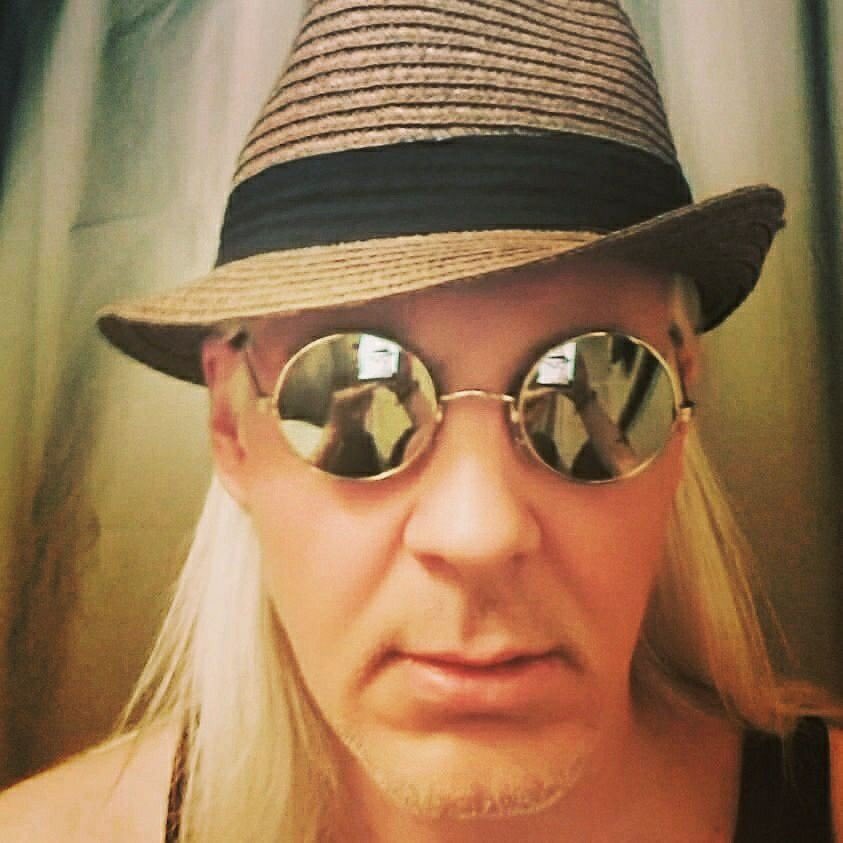 CoryDanyluk's tweet photo. Spring is definitely here in #Yeg and Summer is just around the corner... feels like a #FlashbackFriday day to Rockin the shades #gotmygrooveon #FridayFeeling #RootRock #Root #Folk #Country https://t.co/c34nEcliOt