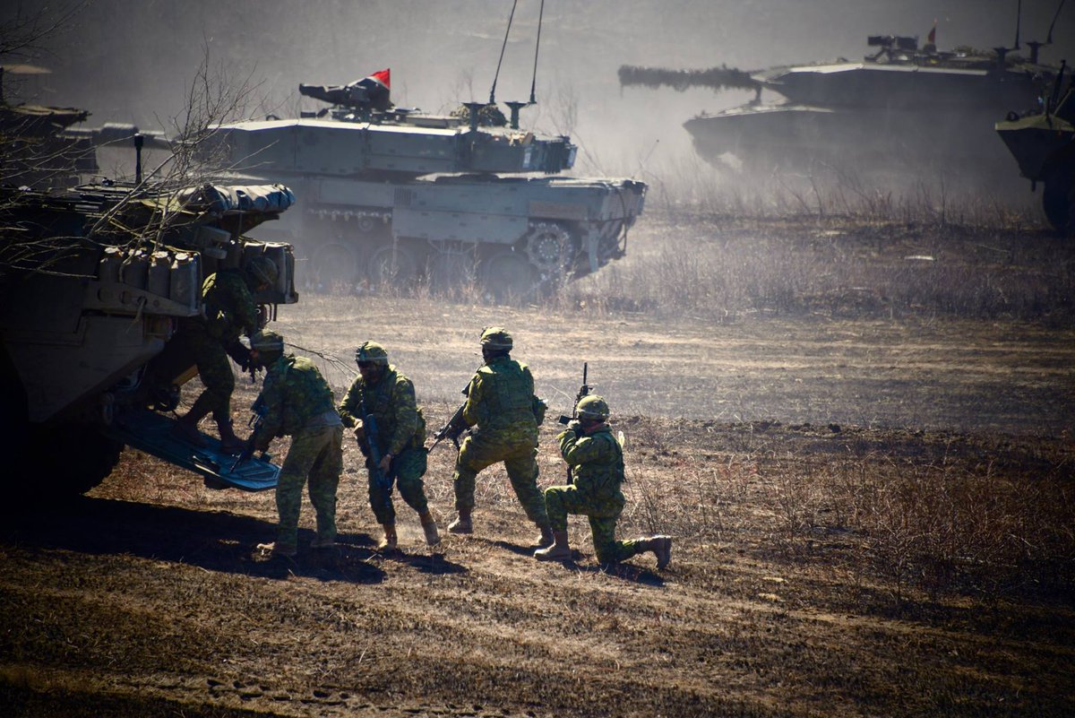 CanadianArmy's tweet photo. #PhotoOfTheWeek - Members of the 1erR22eR tested their tactical capabilities by conducting mechanized combat team attacks on an obstacle course. Ex #REFLEXRAPIDE at CFB Wainwright prepares troops for the rigors of Ex #MAPLERESOLVE and the Road to High Readiness (#RTHR). https://t.co/7pqJzWMck7