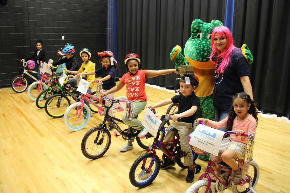 RCSDNYS's tweet photo. #coldcantstopus campaign @Causewave , 101 Mobility, Scott Spino Foundation, @ROCLocustClub @PirateToyFund @KONAICE winter attendance challenge, bike giveaway to winners at School #17 #ROC https://t.co/vpicN4kbCP