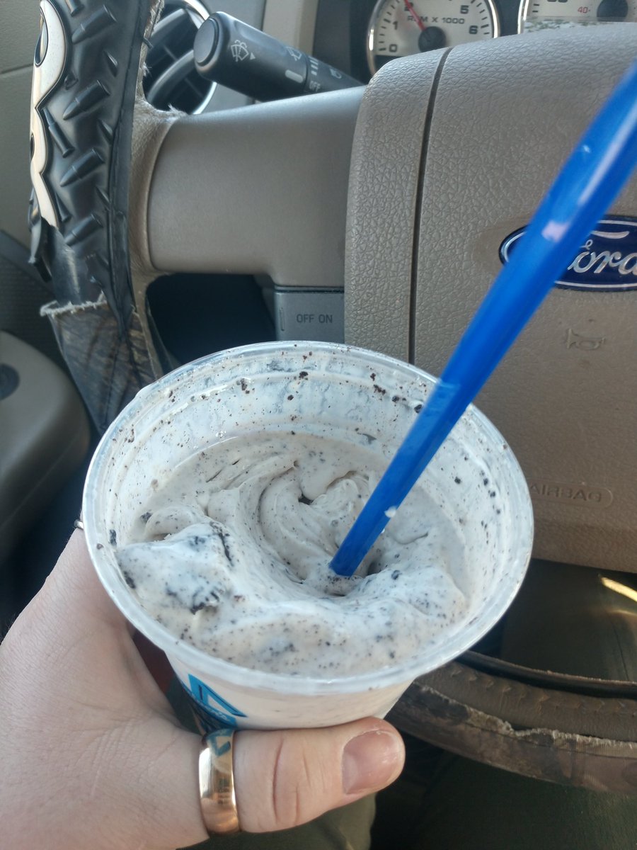 BrittRaeT's tweet photo. @culvers seriously shorted in my mixer at the drive through today 😡😢 https://t.co/Y1JtYK5ssw