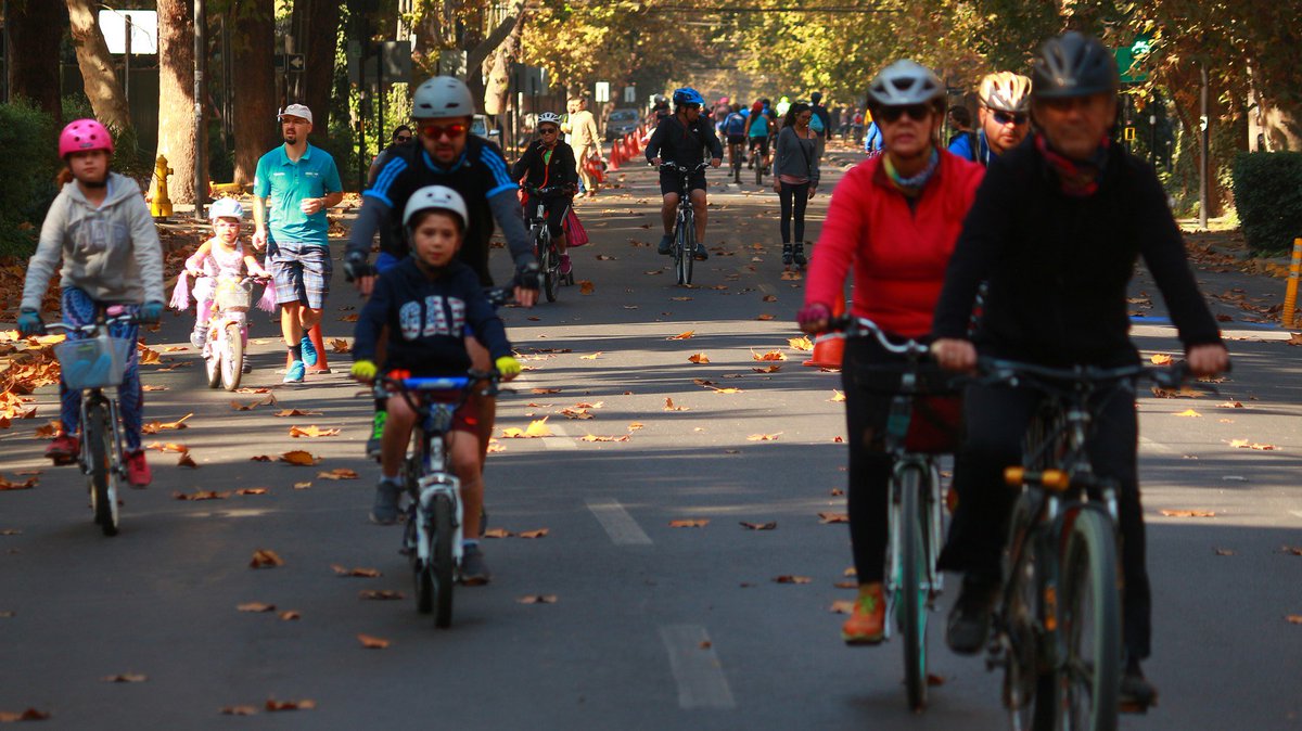 Más de 30 kilómetros para disfrutar y pasear, sin autos, junto a amigos, la pareja o la familia.
CicloRecreoVía, todos los domingos de 9.00 a 14.00 hrs.
#LaCiudadParaLasPersonas
ciclorecreovia.cl