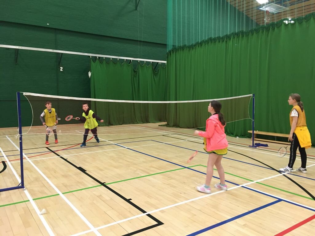 KincaidstonPS's tweet photo. Game faces were on when playing badminton🏸 #singles #doubles #rally #netshot #overheadclear @InverclydeNSTC https://t.co/ETVLMplBei