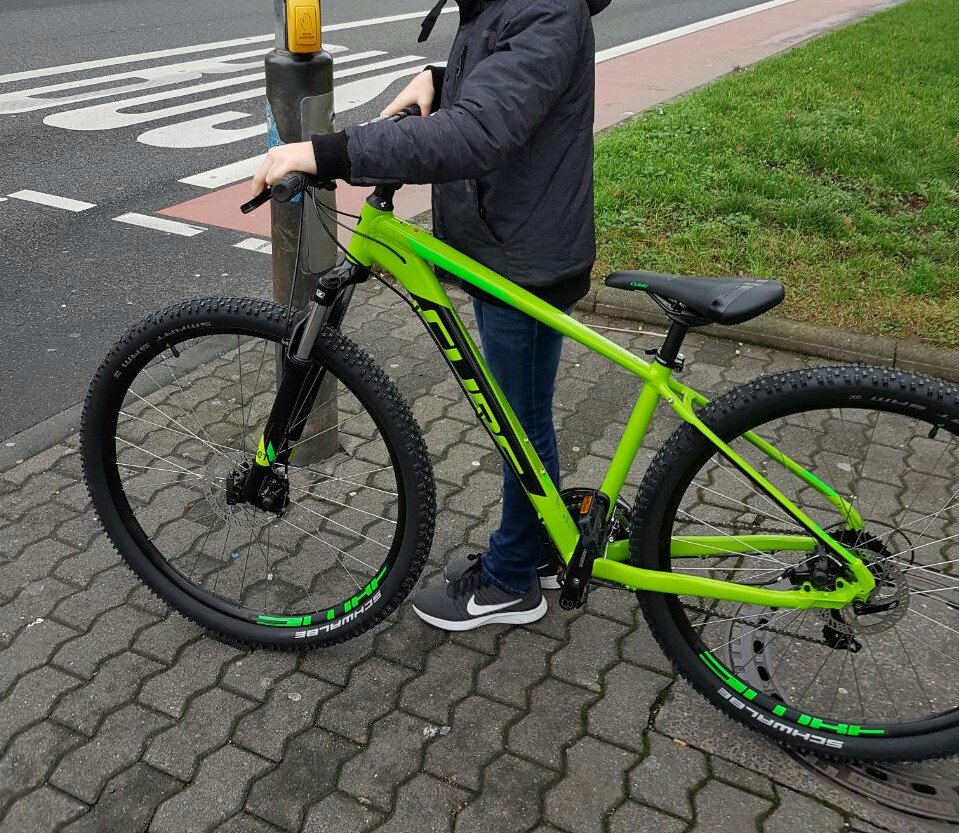 #FahrradKlauTweet
#KeinScherz!
Heute, Freitag 04.Mai 2018,
Koblenz-Rauental 56073,
wurde auf offener Straße unter Zeugen, einem elfjährigen Jungen, sein Fahrrad geklaut!
Es handelt sich dabei um 
5 jungen Männern zw. 15-18 Jahre.
Belohnung zur Erfassung d. TÄTER
100€