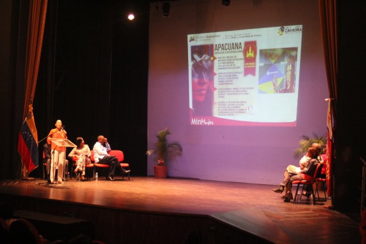 DComunales's tweet photo. Sensibilizando sobre nuestras heroínas Matea, Hipólita y Apacuana, @DComunales dijo PRESENTE en el Foro sobre Interculturalidad e Identidad Cultural, Teatro Principal https://t.co/Lo7ercwiSX