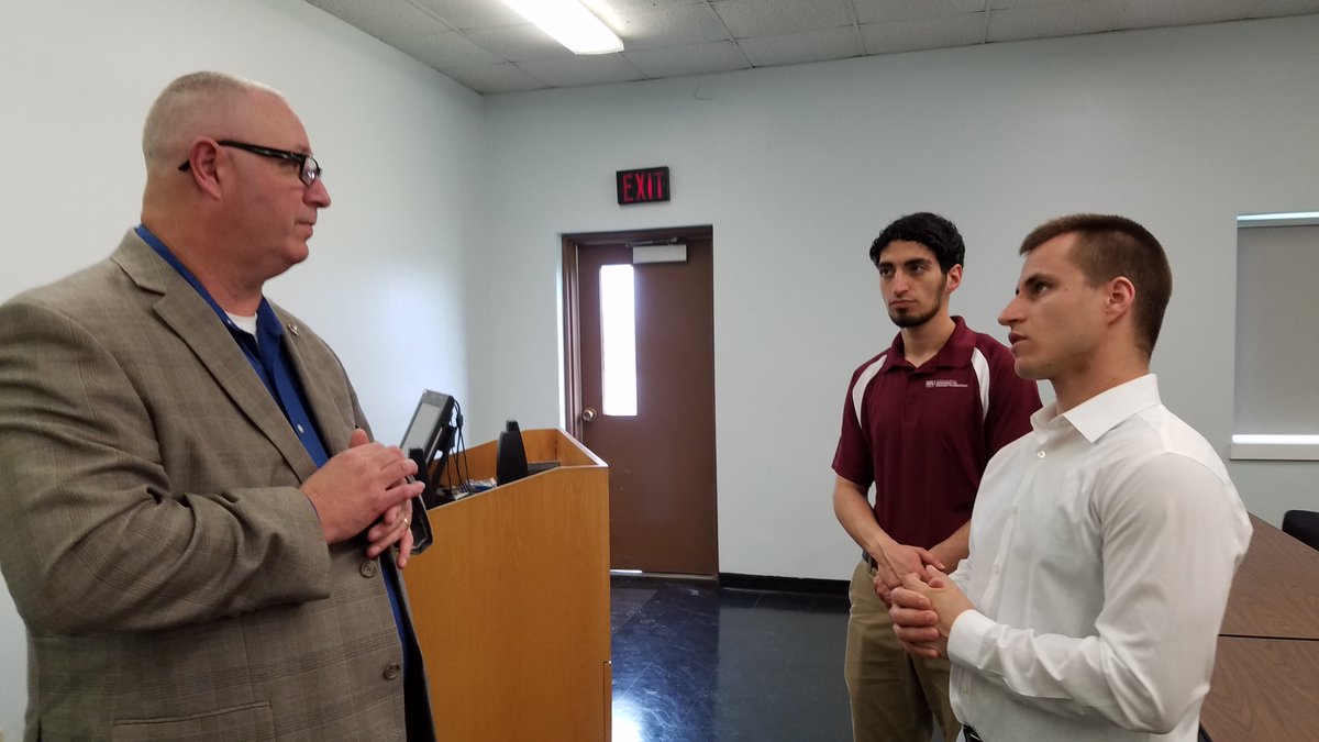 SIU_AVT's tweet photo. Thanks to @SIU_AVT alumnus Maurice Woodruff from @Boeing for visiting today to talk about jobs! Of the 50-60+ students who attended, many are excited to apply for the hundreds of job openings in St. Louis alone! #Aviation #Education #Boeing @SIUC https://t.co/yojmQkvCmf