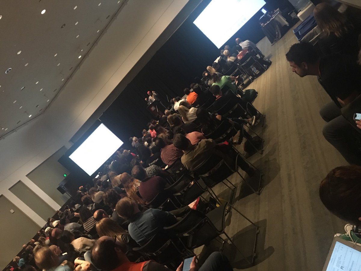 MaxonVFX's tweet photo. #C4D aficionado @nosemangr presents to a packed house at #HOWDesign
#MAXON #Cinema4D #3D #HOWconference #HOWlive #HOWDesignLive #HowDesignLive2018 https://t.co/BJthbYWSe5