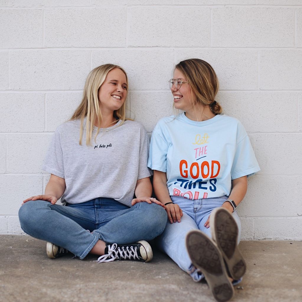Happy Friday!!! If you live in Fayetteville come on by our Dead Day sale! Open until 6pm!!! #lovethelab
.
.
.
#pibetaphi #piphi #pibeta #houndstooth #tshirts #houndstoothpress #sorority #fraternity #greeklife
