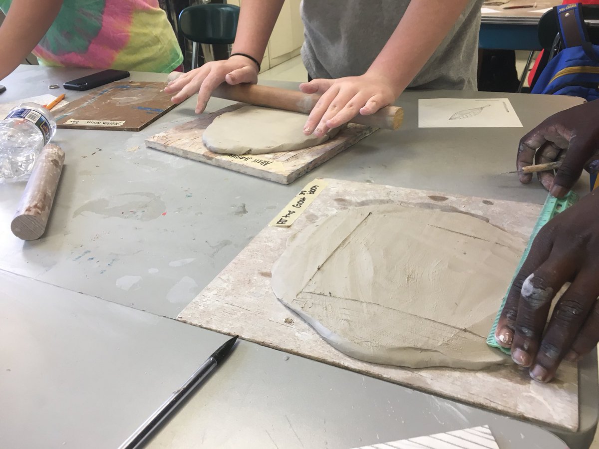 ECrewsArt's tweet photo. Friday was all about clay!! #clayslabs #claywatch #sjhstrojans https://t.co/E3r9O4YlvK