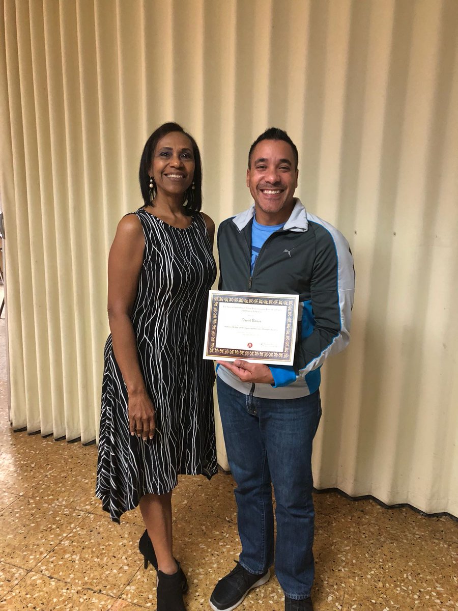 saludprimariapr's tweet photo. Jean Ortiz, Rose Vélez y Daniel Ramos terminaron el curso de “Diabetes Mellitus 2018: Improving Outcomes Through Education” ofrecido por la American Association of Clinical Endocrinologists también participaron los centros de salud primaria SIM y NeoMed Center. https://t.co/2Pv3Ba4VHG