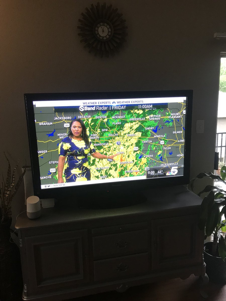 tfizz1e's tweet photo. When ur a meteorologist and dress for the weather😂 https://t.co/j087fxBxoc
