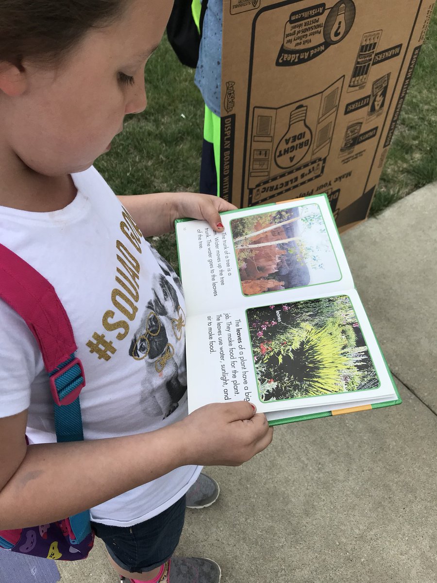 MrsCrownsClass's tweet photo. Love seeing little readers out at car rider line ❤️ @KBElementary #Lpsleads https://t.co/6PaMVemyKC