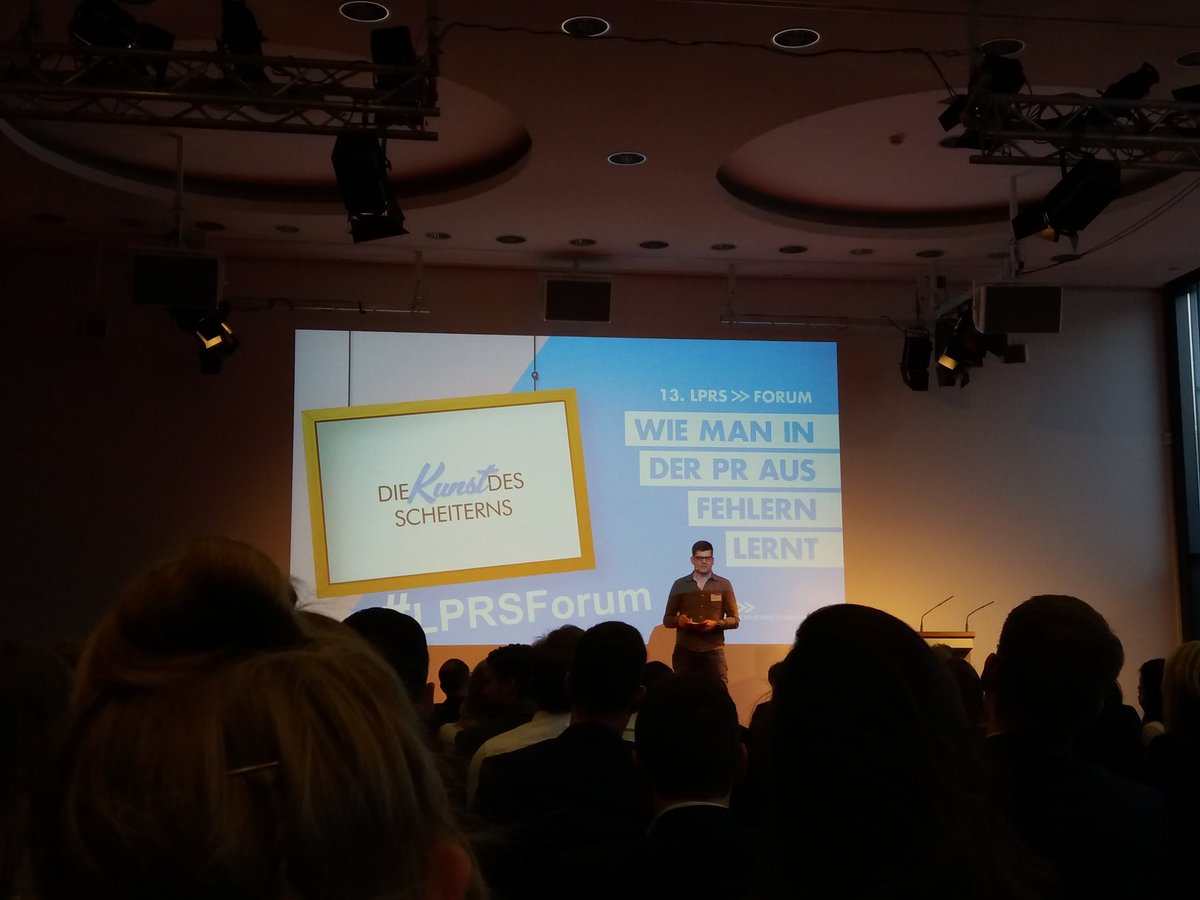 MariaBorner's tweet photo. .@schindera über die persönliche Volo-Leidensgeschichte und dem Sprung ins eiskalte PR-Wasser #lprsforum #BackstreetBoys #yolovolo https://t.co/YLZdk0N60r
