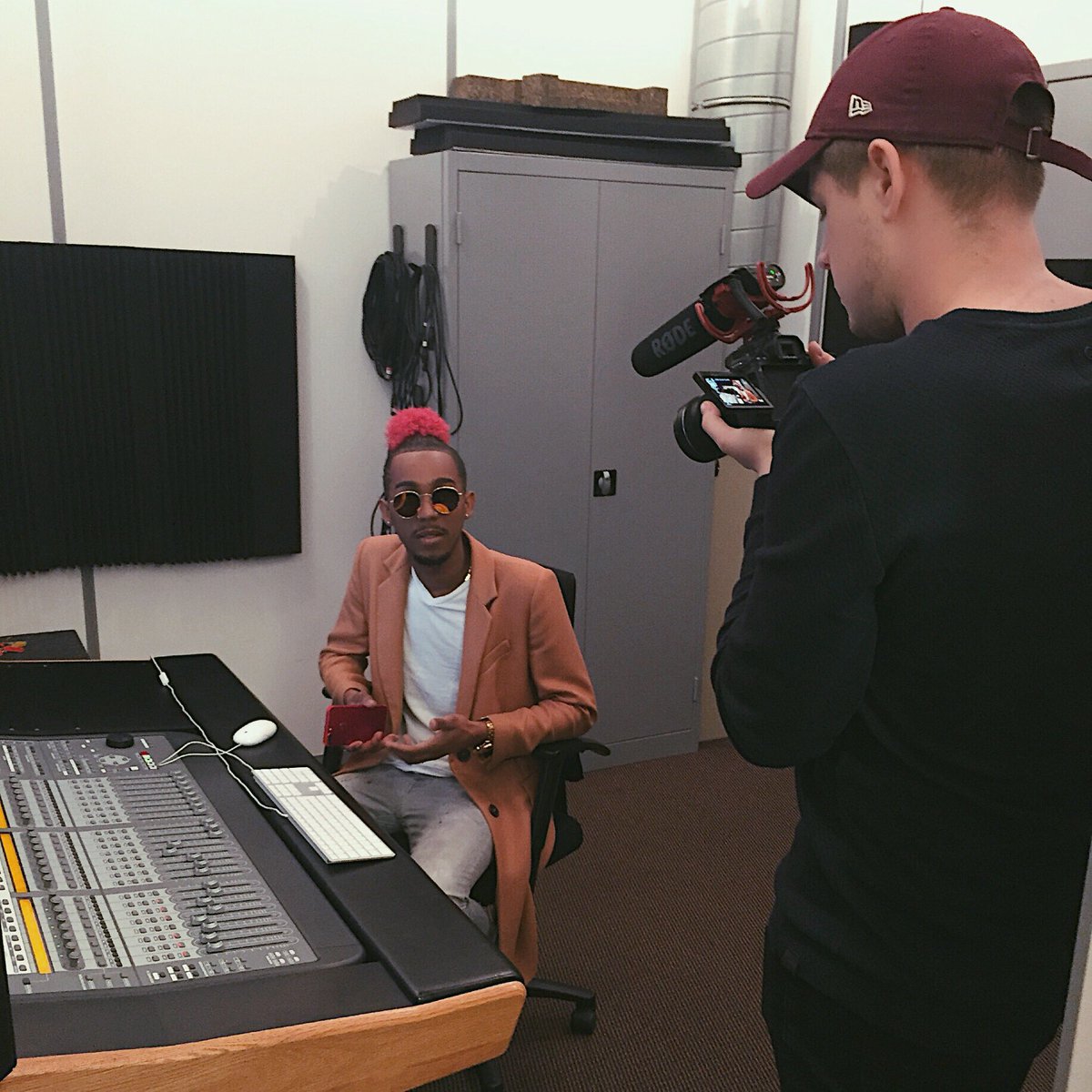 officialdeezzy's tweet photo. Filming an introduction video for my supporters!🎥😎...Do I look fly?
#music #studiolife https://t.co/byio1w2o5o