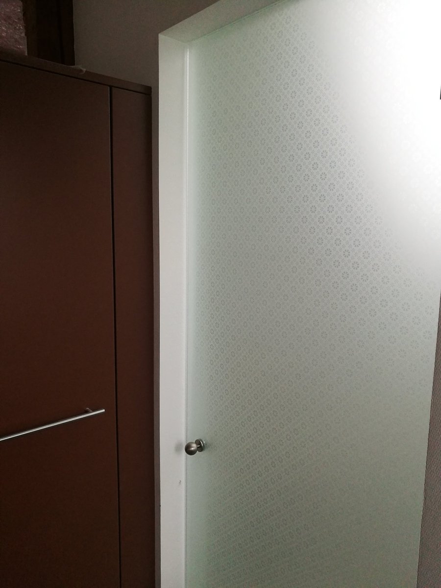 delin_gues's tweet photo. Porte en #verre #acide avec #décor #mousseline m6 pour une salle de bain.
Toiletten Türe #geätzt mit #musselinglas Muster m6.
Standort #Nidau
#Glas #Vetro #glass #glassart #sandstrahlen #sandblasting #doppelmatt
#Vogrin #Biel #Bienne https://t.co/tglxRBr3on