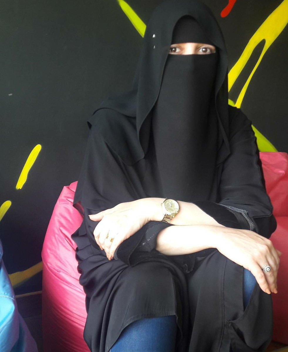 #هل_تتزوج_مطلقه_او_عانس موظفه ؟؟؟
وهل تقبل نقل كفالتك عليها ؟
.
خليك شجاع وجاوب
بس رتوووووووووووووووويت😊