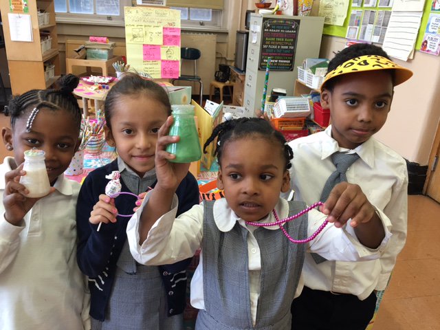 @ps138k K to 2 Reading Challenge shopping for prizes day!  ULIT Reading Coach J. Cuyson helping the top readers shop for meeting the reading challenge for April. Awesome job kids! #tbf <a href="/NYCSchools/">NYC Public Schools</a> <a href="/DOEChancellor/">Chancellor Kamar H. Samuels</a>